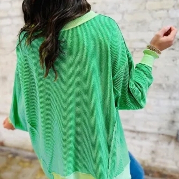 Vibrant Two Tone Green Oversized Knit Top Size XL - Picture 4 of 16